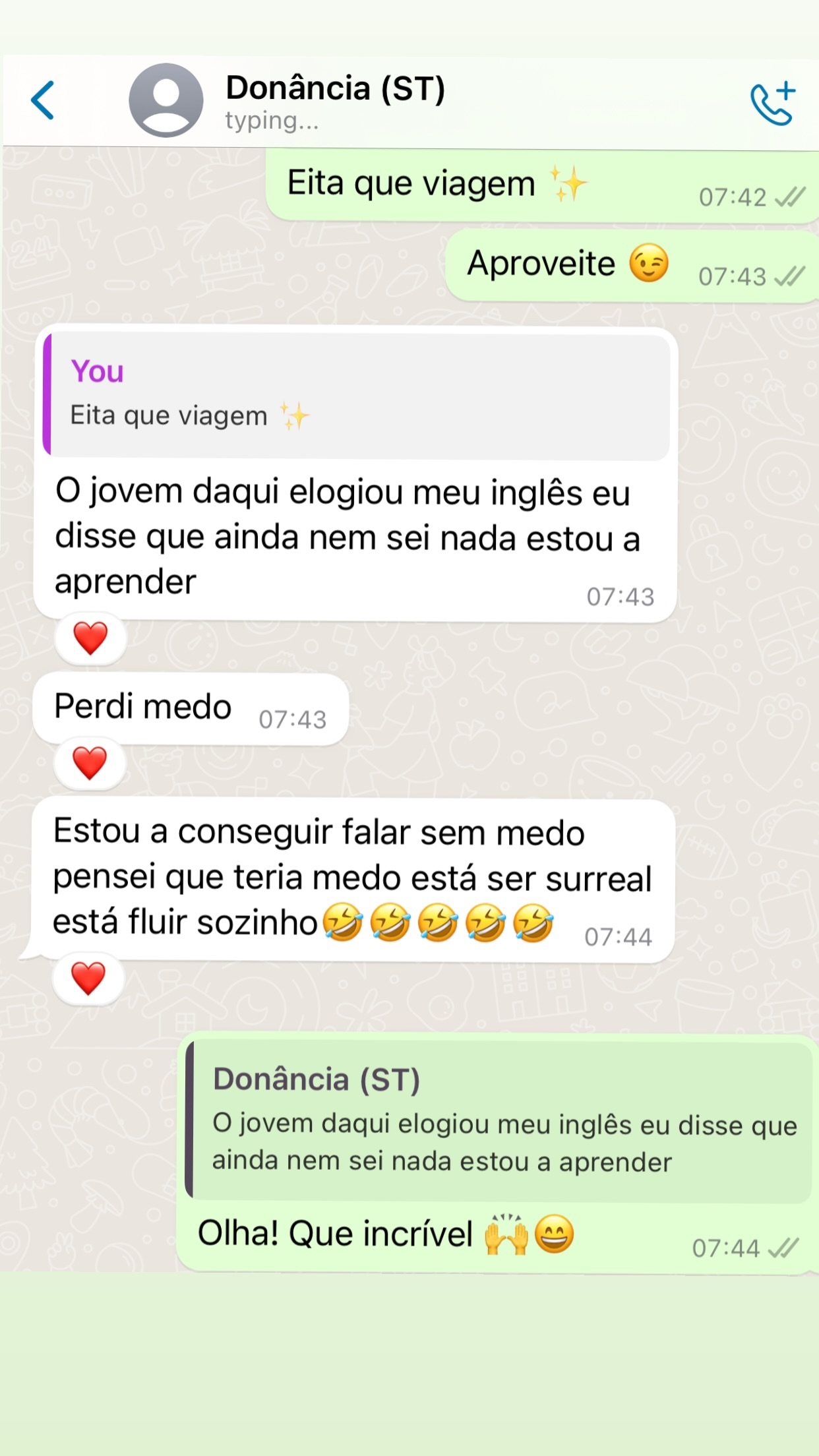 Conversa de WhatsApp com feedback de aluno compartilhando que recebeu elogios pelo inglês